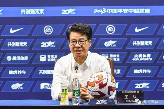 午夜免费小视频